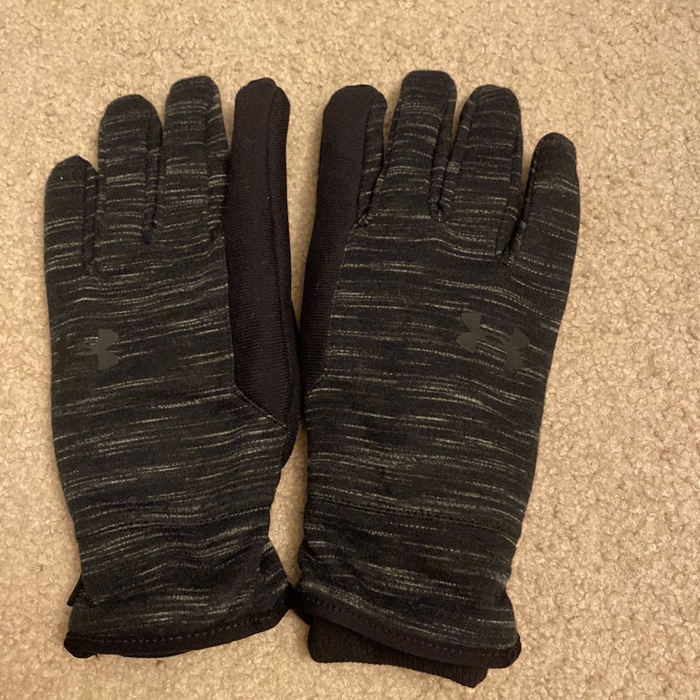 Under Armour Gloves. New. Size medium